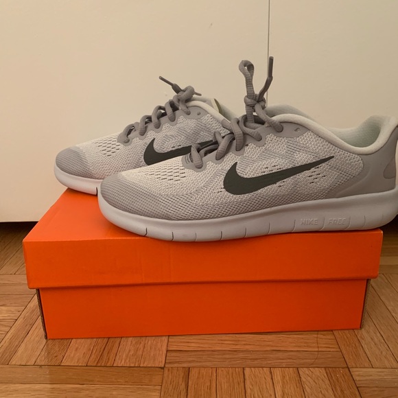 BRAND NEW Nike Free RN Size 6.5Y (Woman size 8) - Picture 2 of 7
